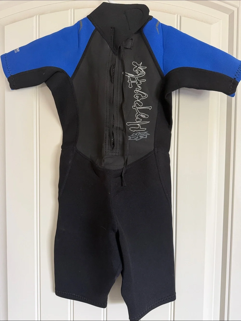 HydroFlex Kids Shorty Wetduit - Black with Blue Sleeves